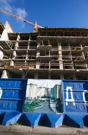 Монолитные работы идут на уровне десятого этажа