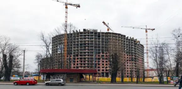 Монолитные работы на нескольких секциях уже идут на уровне 17-го этажа