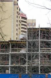 Одна секция достроена до уровня пятого этажа