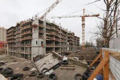 Работы ведутся, но явно не слишком быстрыми темпами