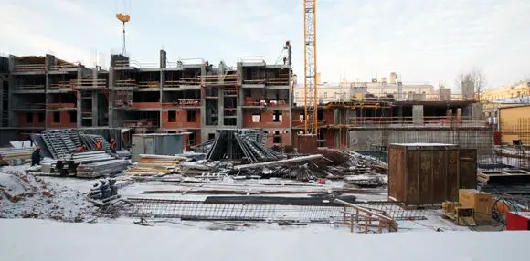 Монолитные работы идут пока на уровне 3-5 этажей