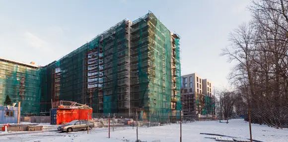 На корпусах второй очереди идут фасадные работы