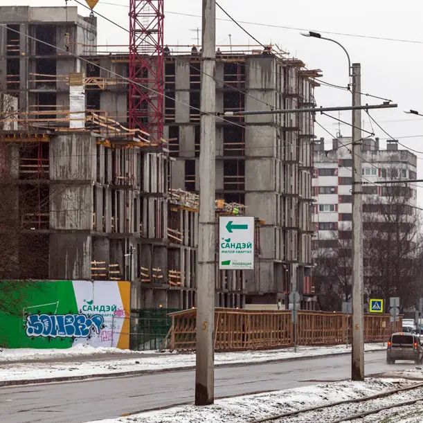 Строящиеся корпуса «СПб Реновации» рядом с «кораблем»