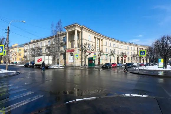 Привокзальная площадь в Пушкине – образец сталинского неоклассицизма периода послевоенного восстановления