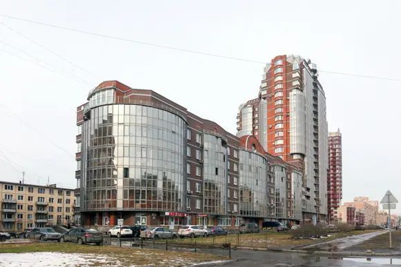 И снова «Олимп». У него тоже есть шестиэтажная «подпорка»