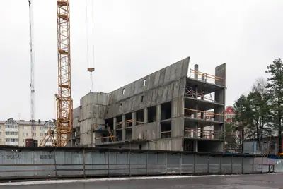 Построены шесть этажей из восьми