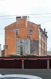 Пока будущий ЖК не виден из-за забора