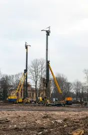 Идет подготовка к обустройству свайного поля