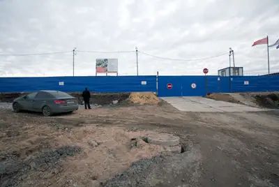 На участке будут построены 16 домов, детские сады и школа