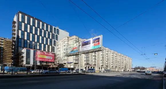 Сдать объект в эксплуатацию собираются нынешним летом: осталось доделать балконы, снять строительные леса и благоустроить прилегающую территорию