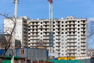 Под самым домом находится частная школа Под самым домом находится частная школа