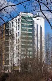 Завершено остекление части фасадов