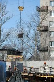 Рабочей силы на площадке очень много