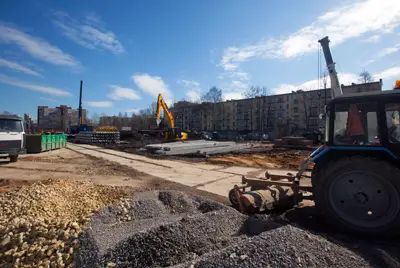 Пока на площадке идут подготовительные работы