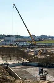 Фундамент уже готов, началось сооружение стен Фундамент уже готов, началось сооружение стен