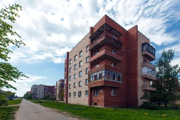 Новоселами 23-го квартала в свое время были с основном военные и работники университета Новоселами 23-го квартала в свое время были с основном военные и работники университета