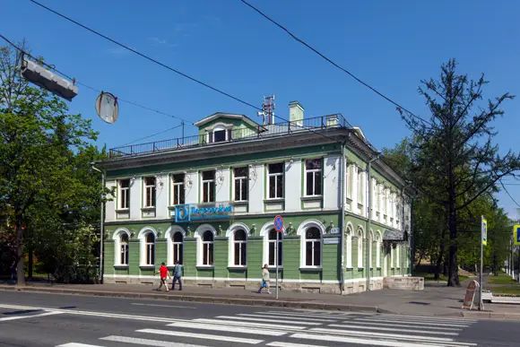 Старый фонд сосредоточен вдоль Санкт-Петербургского проспекта Старый фонд сосредоточен вдоль Санкт-Петербургского проспекта