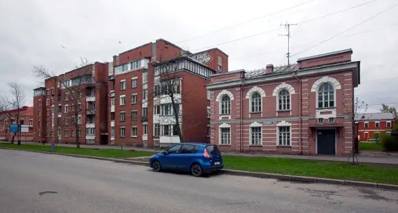 Ленпроектовские дома образца первой половины 1970-х годов вписались в историческую застройку Ленпроектовские дома образца первой половины 1970-х годов вписались в историческую застройку