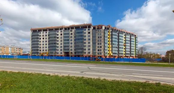 При сохранении довольно неплохих темпов строительства вторую очередь ЖК сдадут уже летом