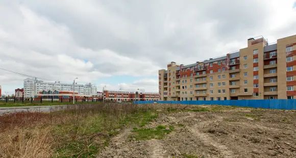 К настоящему времени строительство здания полностью завершено