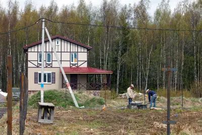 Электричество каждый собственник проводит сам – подает заявку в ЛенЭнерго на подключение 15 кВт Электричество каждый собственник проводит сам – подает заявку в ЛенЭнерго на подключение 15 кВт