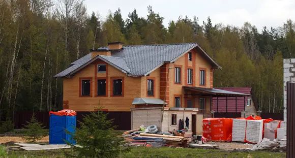 В «Новом Кискелово» строительство идет полным ходом. Похоже, проблемы, с которыми столкнулись покупатели участков, остались в прошлом В «Новом Кискелово» строительство идет полным ходом. Похоже, проблемы, с которыми столкнулись покупатели участков, остались в прошлом