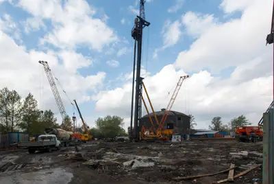 Идет обустройство свайного поля