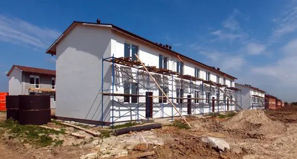 К настоящему времени застройщик почти закончил возводить первые две очереди ЖК