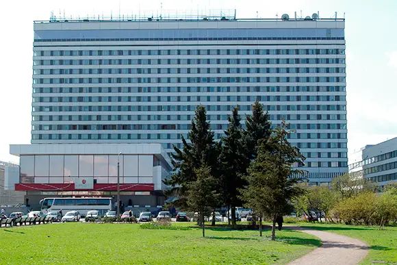 Гостиница «Советская» (ныне «Азимут») на Лермонтовском  проспекте, 43/1