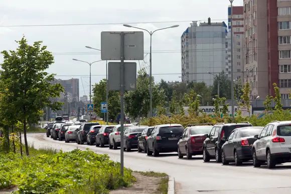 Заселение ЖК «Новый Оккервиль» стало причиной вечных пробок на въезде в Кудрово