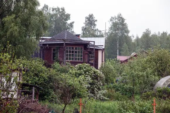 В окрестностях Мяглово дома не столь презентабельны, как к северу от Разметелево В окрестностях Мяглово дома не столь презентабельны, как к северу от Разметелево