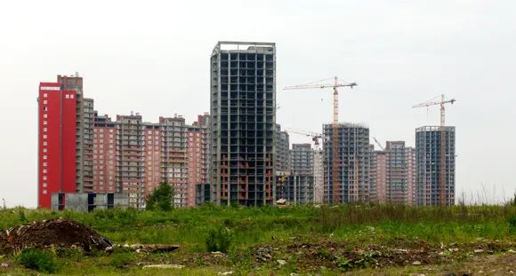 На переднем плане – корпуса второй и третьей очередей