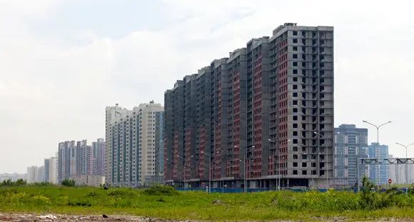 С этой стороны дома фасадные работы еще не начинались