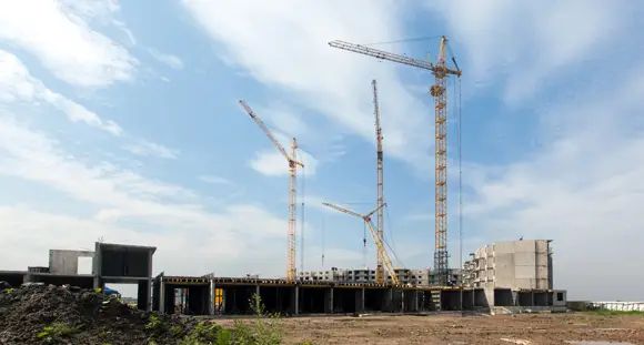 Панельная технология заметно выигрывает у всех остальных по скорости возведения зданий