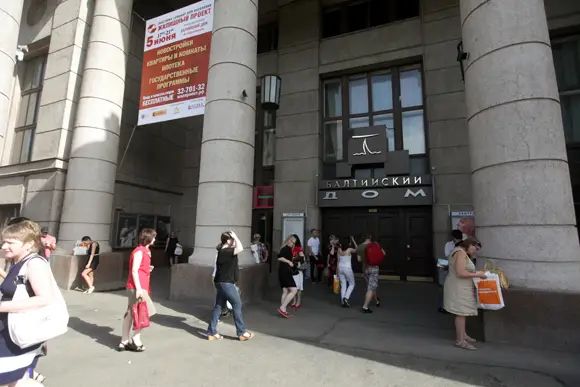 Выставка 5 июня проходила в театре «Балтийский дом», а следующая состоится 4-5 октября в СКК