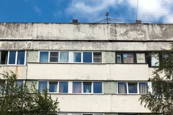 Самые доступные по ценам квартиры Приморского района – в девятиэтажных «кораблях» серии 1-600ЛГ. Это дома-старожилы. Они появились здесь задолго до метро