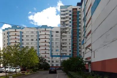 Панельный дом серии 600.11 на Серебристом бульваре построен уже в нашем веке