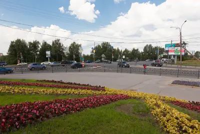 В обозримом будущем близ оживленного перекрестка, где сходятся проспекты Энгельса, Тореза и Северный, где так не хватает двухуровневой развязки, вырастет небоскреб, под завязку укомплектованный апартаментами