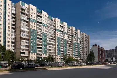 В конце 1980-х годов основные кварталы массива Шувалово-Озерки застраивались двенадцати-, четырнадцати- и шестнадцатиэтажными домами 137-й серии