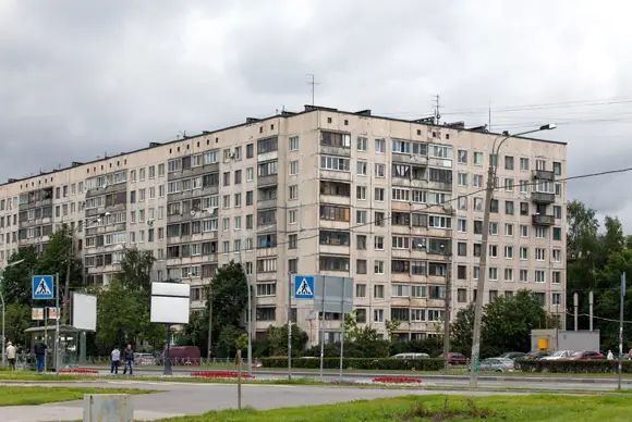 Район «ГДР» – Гражданка дальше ручья – начинается от проспекта Луначарского и застроен «панельками» 504-й и 137-й серий