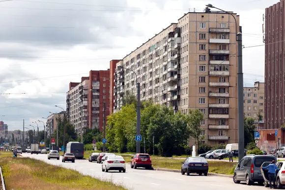 В массиве Ржевка-Пороховые строились также панельные дома «улучшенных» 504-й и 606-й серий