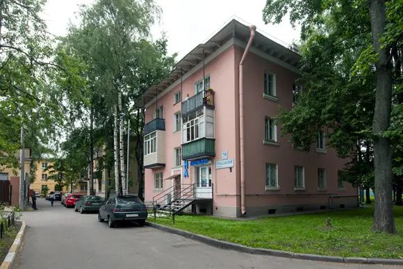 Островок ведомственной застройки периода послевоенного восстановления на Гражданском проспекте