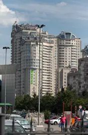 Жилая застройка Озерков укрупняется и уплотняется. В современных домах появились двухуровневые квартиры, пентхаусы, выходы на эксплуатируемую кровлю