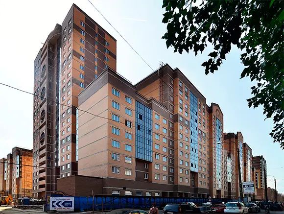 Вид на ЖК «Панорама 360» с улицы Розенштейна