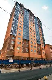 Строительный забор от ЖК «Панорама 360» обещают убрать через пару месяцев