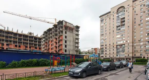 До соседнего дома не более 30 метров