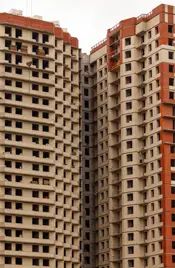 Корпуса второй очереди – окна пока без стеклопакетов