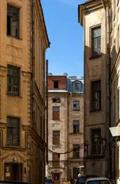 Старинные здания между Галерной улицей и Конногвардейским бульваром расселяют под бизнес-центры, хостелы и мини-отели