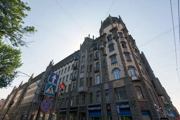 Местами Измайловская слобода напоминает Петроградку. Дома в стиле «модерн» и дома со странными «глухими» стенами