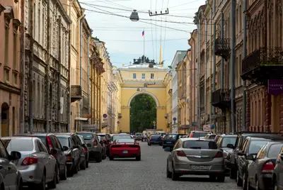 Галерная улица: ездить здесь невозможно, жить сложно